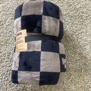 Cozy plush blanket Victoria Secret